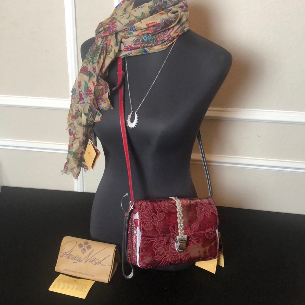 SOLD Patricia Nash Bark Leaves 🍁 Collection Purse